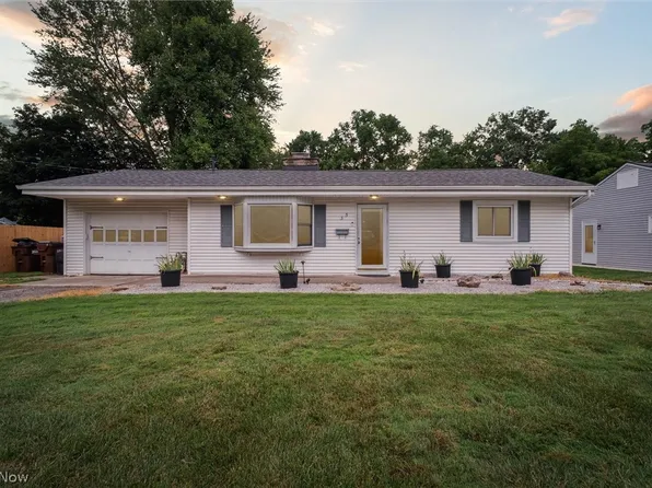 35 Meadowbrook Dr, Grafton, OH 44044