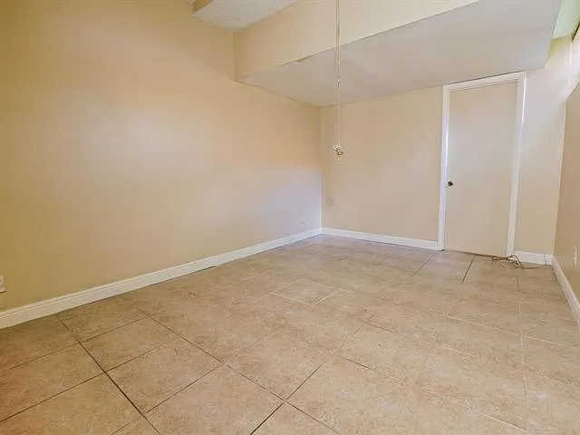 3 bed, 2.5 bath, 1581 sqft, $3,100 — Photo 3