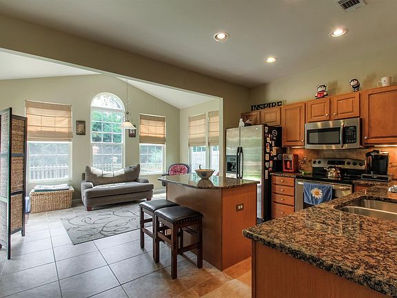 large kitchen granite ctr.