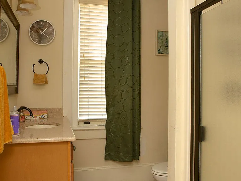 817 N Elm St #E — Photo 35