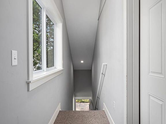 4th image of 947 Hovey St SW #2