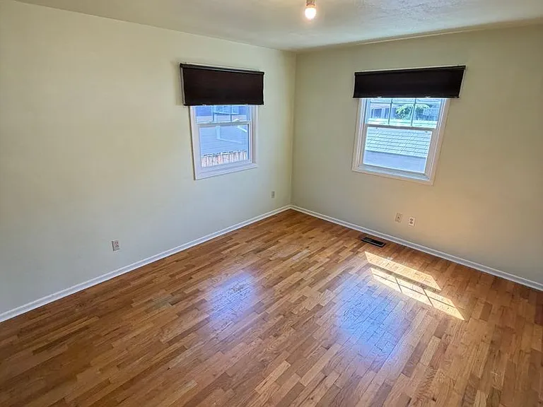 550 Carlson Dr — Photo 17