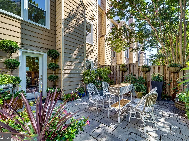 8 Carriage House Cir — Photo 60