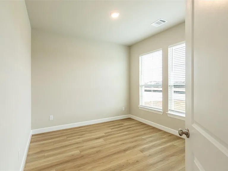 1016 Tillman Ln E — Photo 14
