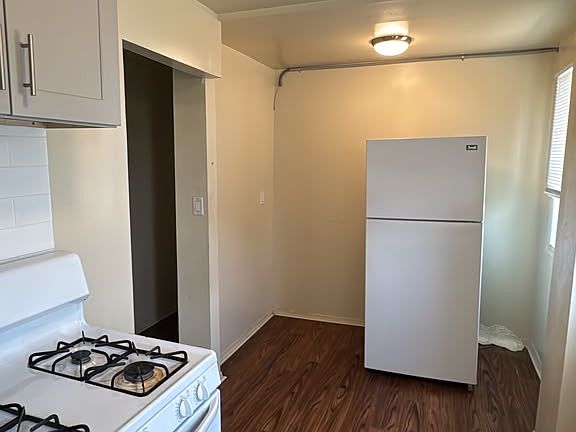 3rd image of 109 Harbor Rd