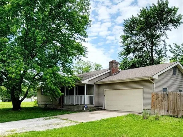 1218 N Cottonwood St, Iola, KS 66749
