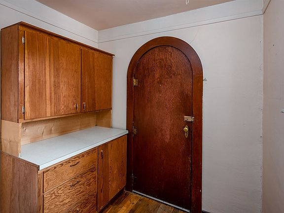 4th image of 801 N 2nd St W #W