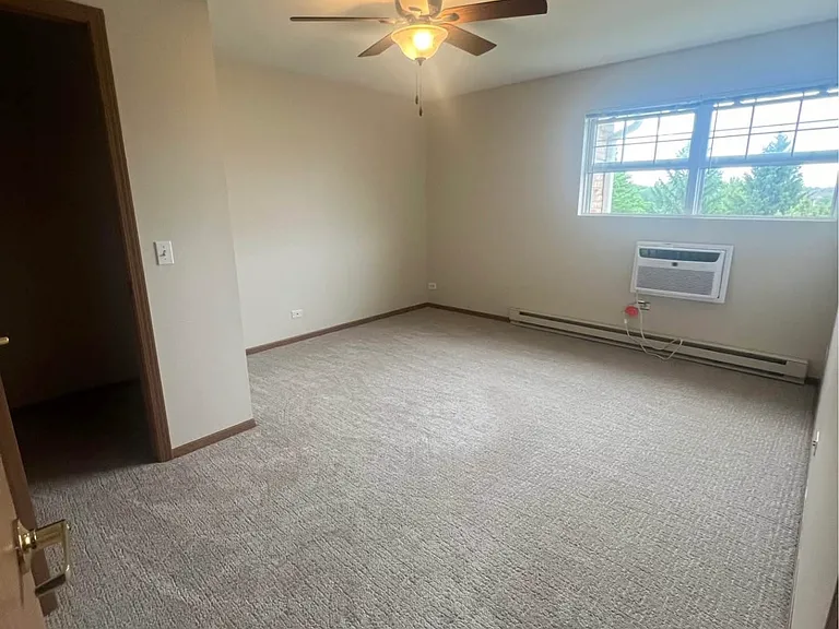 1508 Spring Brook Ct — Photo 2
