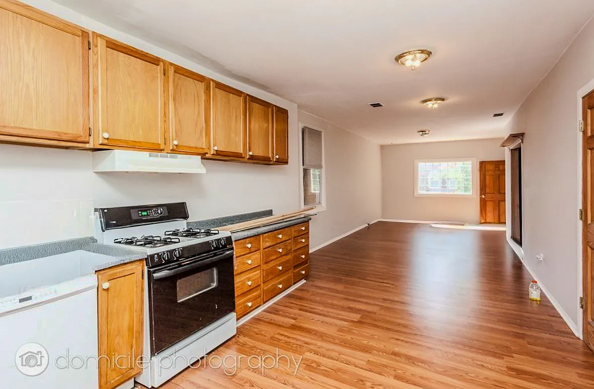 Building Photo - 4541 N Western Ave #2