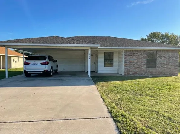 1502 Moss St, Gainesville, TX 76240