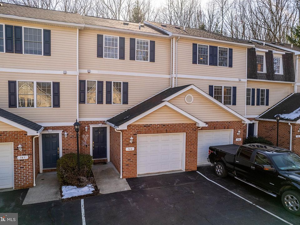 1st image of 743 Oakwood Ave