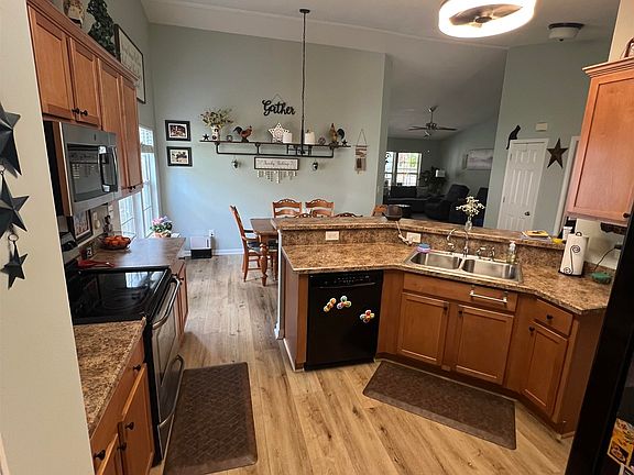 4th image of 220 Devonbrook Pl.