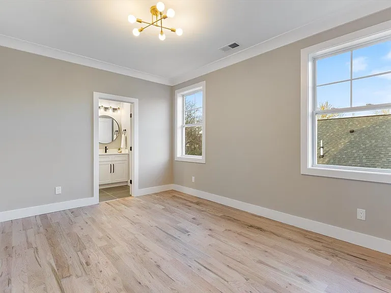 3rd bedroom with it's own full bath and large walk in closet