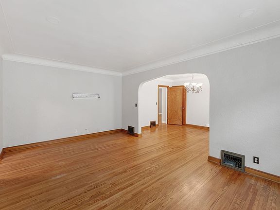 5th image of 4346 Sheridan Ave N