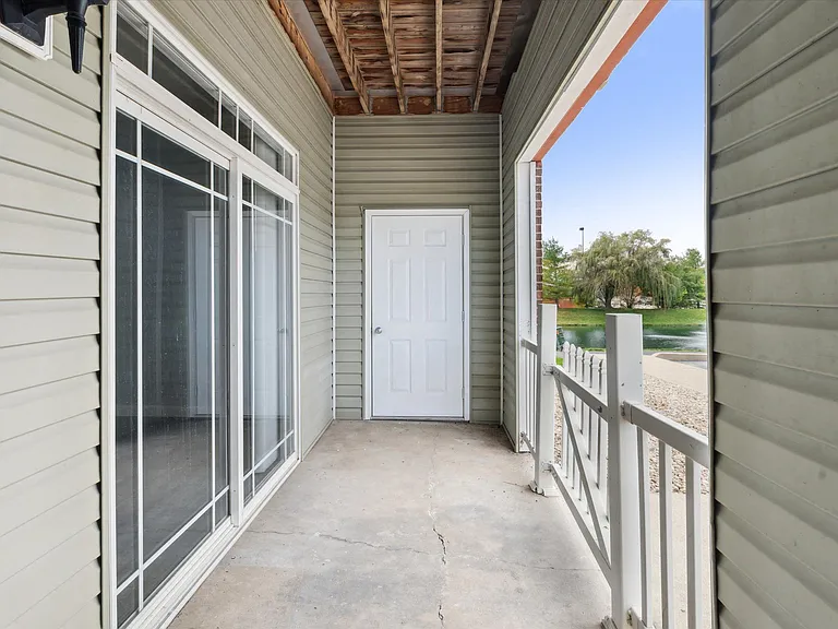 Richmond (Renovated) - 2 Bed / 2 Bath - 1,058 Sq.Ft.