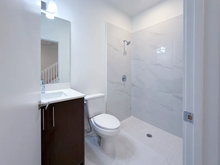142 NW 10th Pl — Photo 10