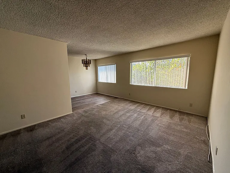2219 Crenshaw Blvd — Photo 3