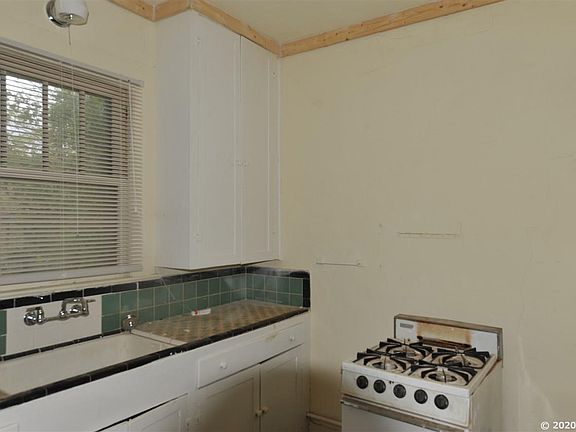 5th image of 505 NE 9th Ave