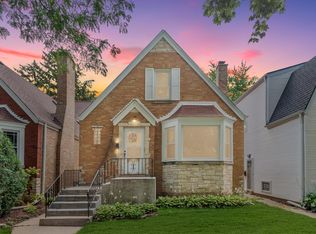 6335 W Raven St, Chicago, IL 60646