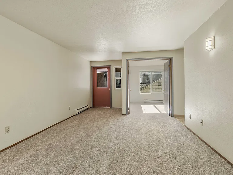 Dry Creek Apartments — Photo 10