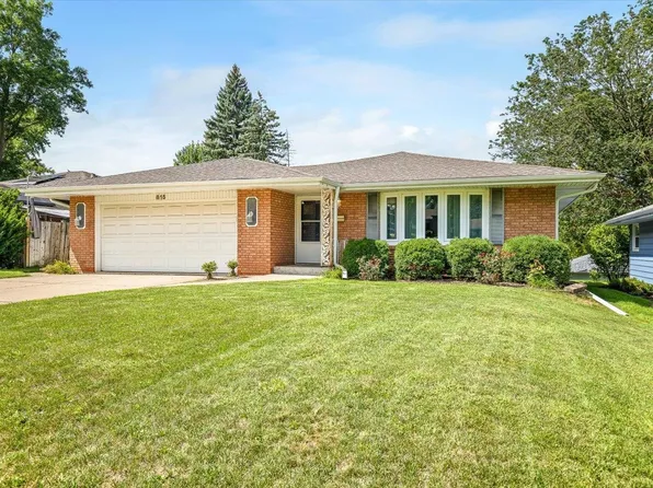 815 Parkside Dr, Rockford, IL 61108