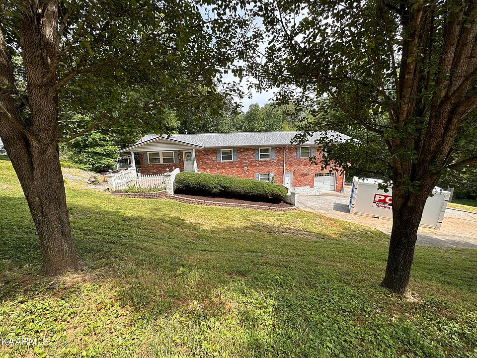 1st image of 415 Sherwood Estates Cir