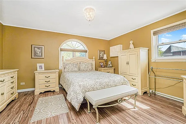 Sold by Remax Real Estate Professionals | media 17