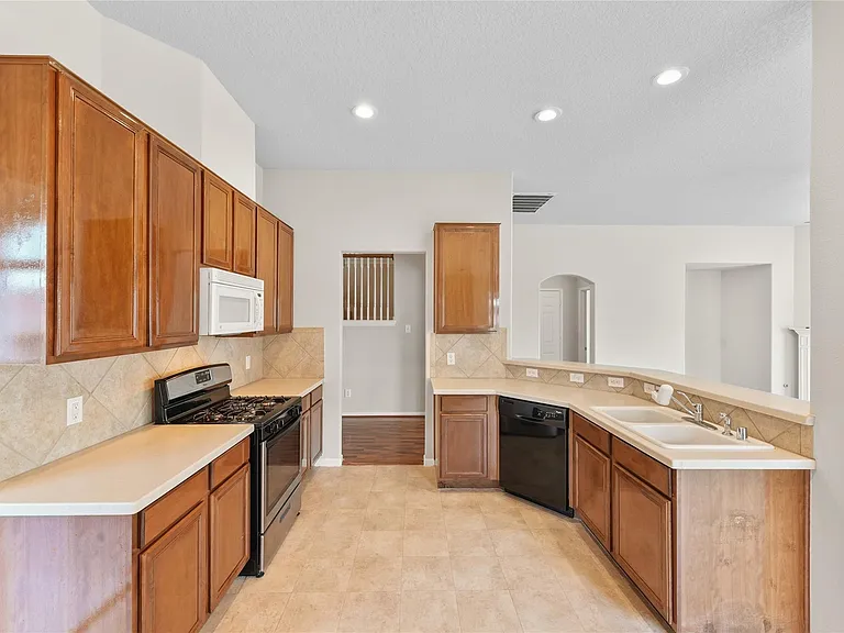 18223 Maple Arbor Ct — Photo 4