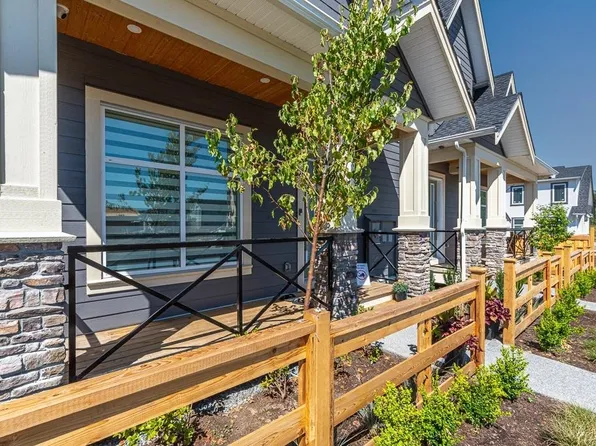 7422 196th St, Langley, BC V3A 7X8