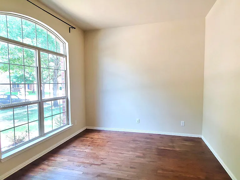 2614 Independence Dr — Photo 6