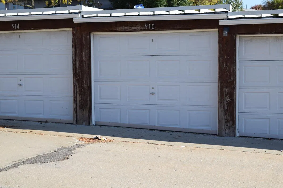 2 bed, 900 sqft, $1,350 — Photo 3