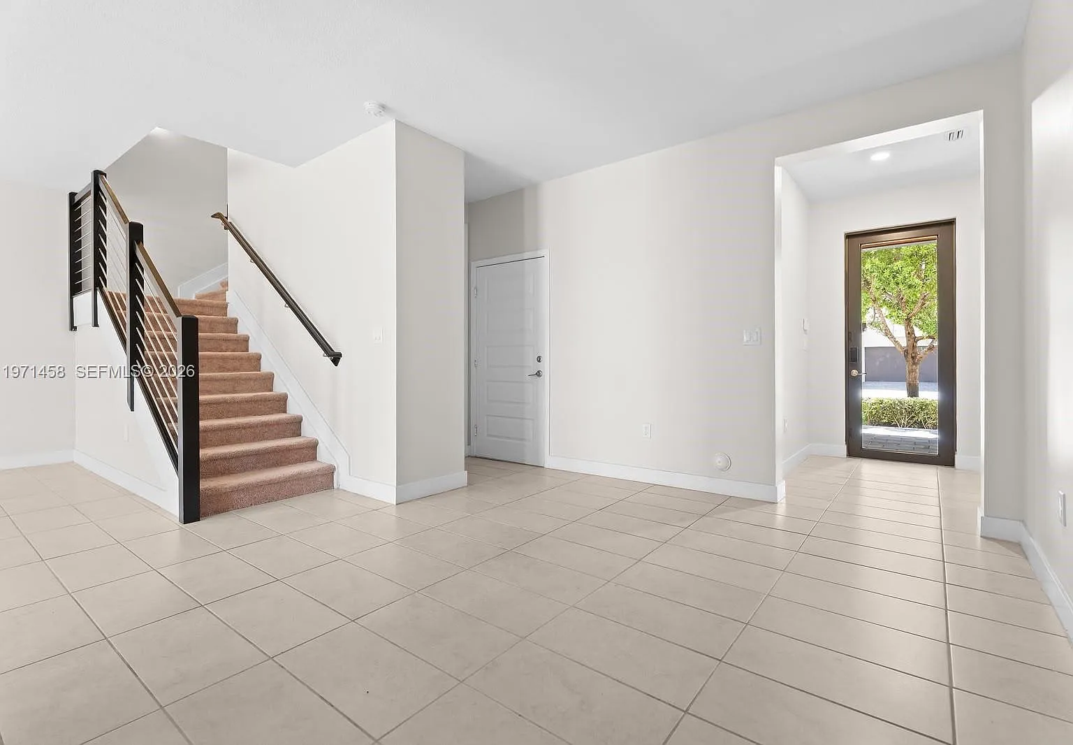 4 bed, 3.5 bath, 2020 sqft, $4,500 — Photo 3