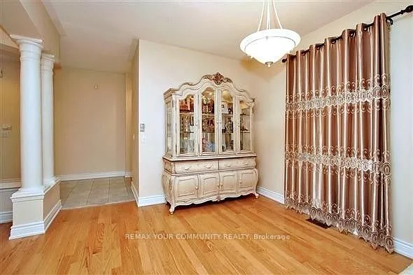 33 Golden Oak Ave — Photo 5