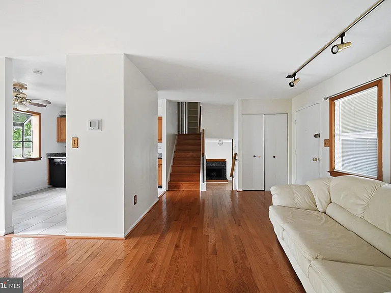 6251 Parallel Ln — Photo 14