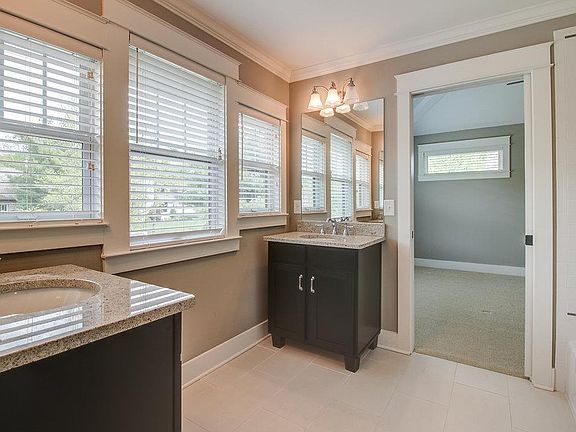 5th image of 2615 Ashwood Ave
