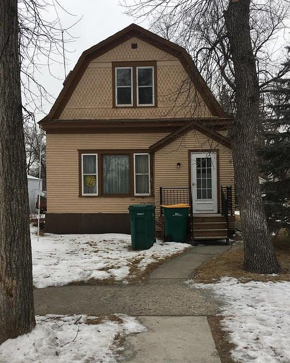 1st image of 212 1st St NE