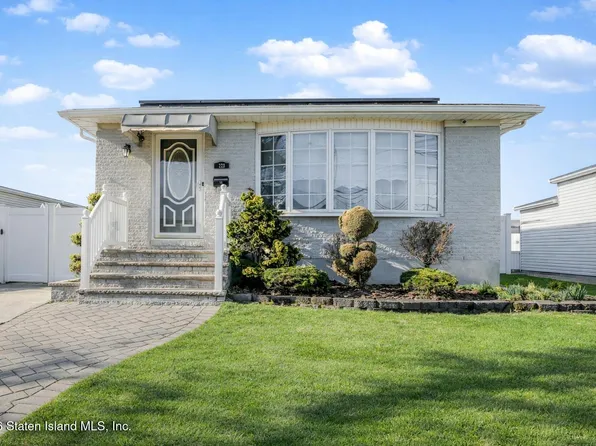 223 Amber St, Staten Island, NY 10306