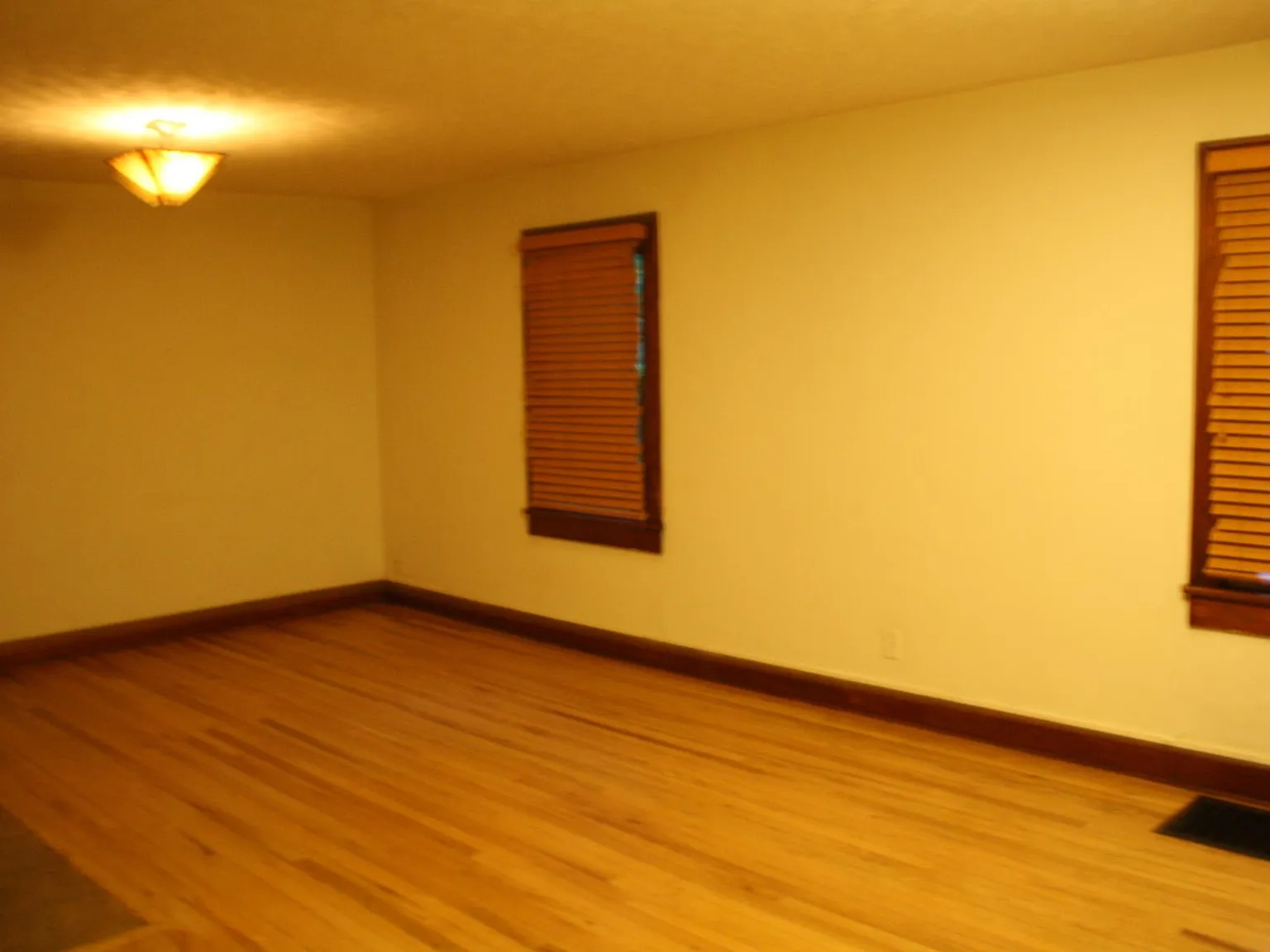 5 bed, 2123 sqft, $6,750 — Photo 2
