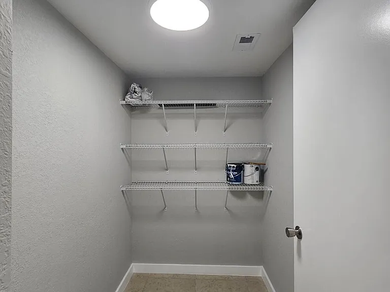 1545 Lake Crystal Dr #D — Photo 5