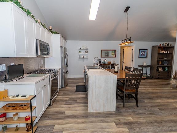 5th image of 56176 Riverdale Dr