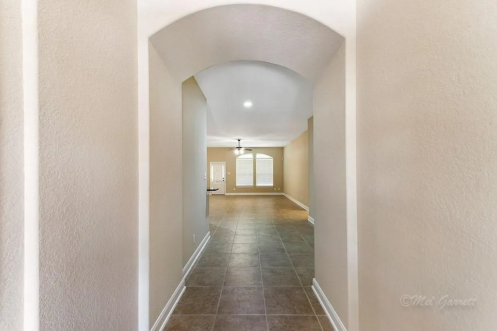 4 bed, 2.0 bath, 2217 sqft, $2,295 — Photo 4