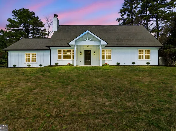 2520 W Shiloh Ct, Kennesaw, GA 30152