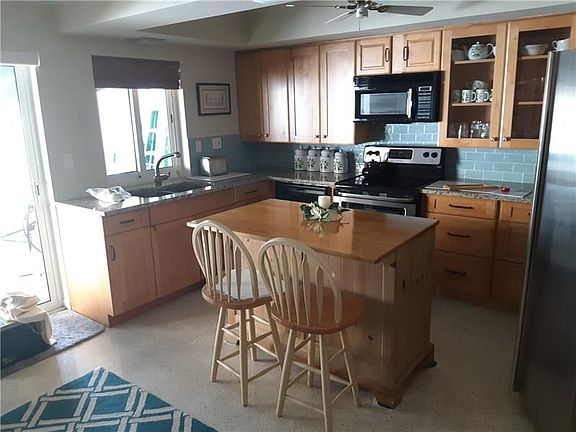 5th image of 2605 NE 32nd Ave