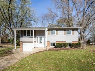 944 Sheffield Dr, Crystal Lake, IL 60014