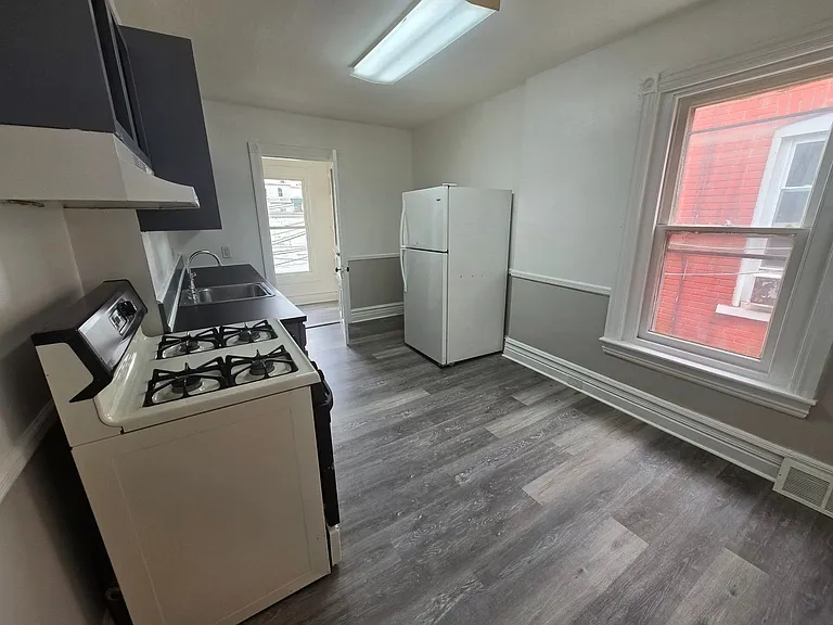924 W Washington St — Photo 3