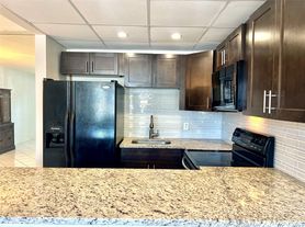 111 Oakridge Cir, Deerfield Beach, FL