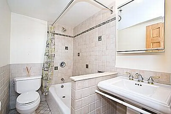 Sold by Fenwick Keats Real Estate | media 2