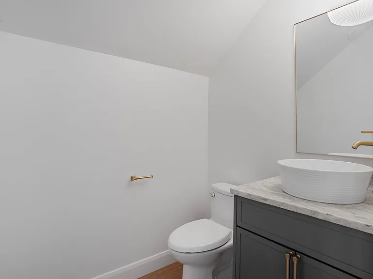 978 Manen St — Photo 31
