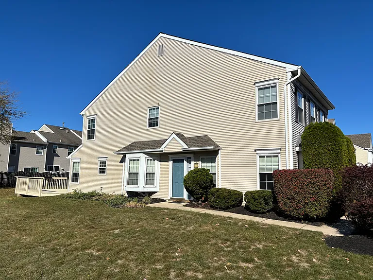 76 Honey Locust Ln — Photo 4