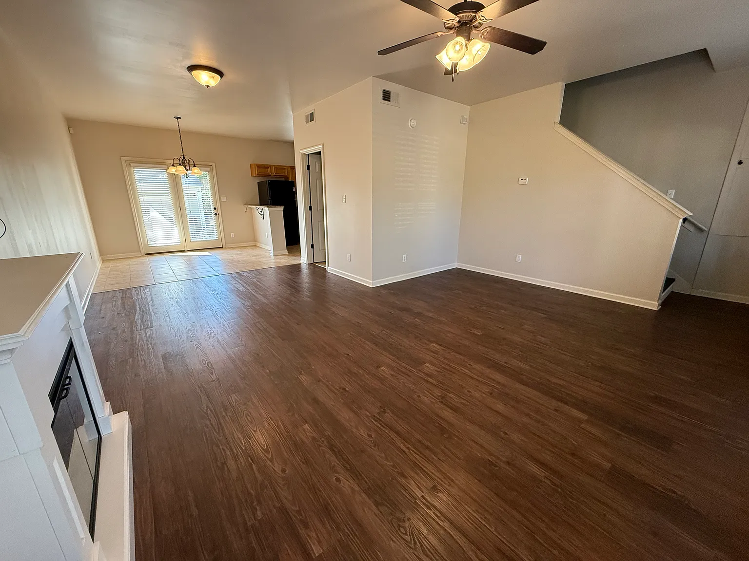 3 bed, 2.5 bath, 1358 sqft, $2,600 — Photo 3